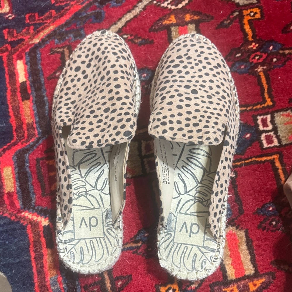 DV by Dolce Vita Beige Pink Leopard Slip-On Espadrille Mules